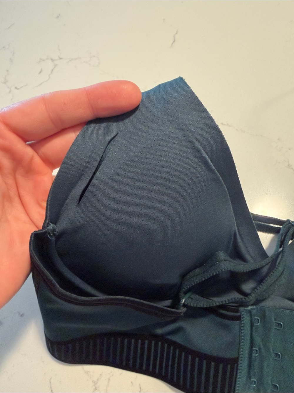 ALO Yoga Airlift Line Up Bra- Size XS - Picture 7 of 7